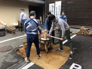 お餅つき。